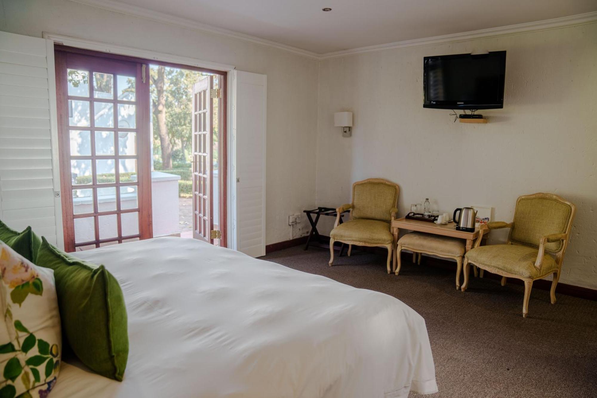 River Meadow Manor Centurion Eksteriør billede
