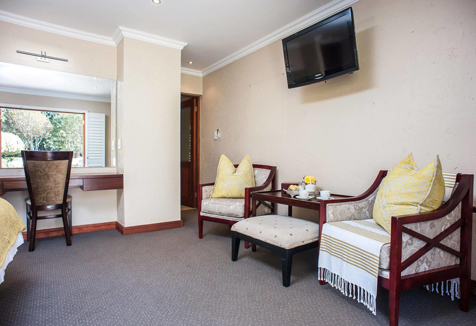 River Meadow Manor Centurion Eksteriør billede