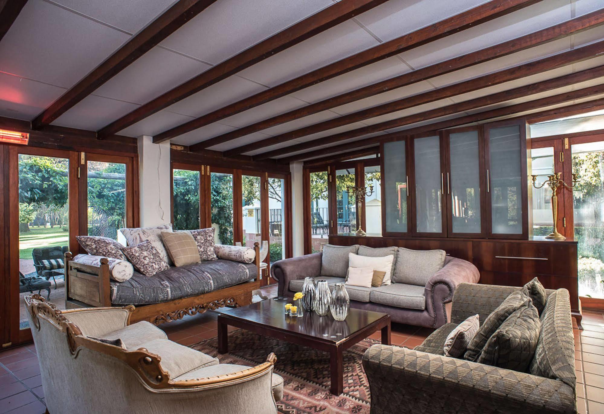 River Meadow Manor Centurion Eksteriør billede