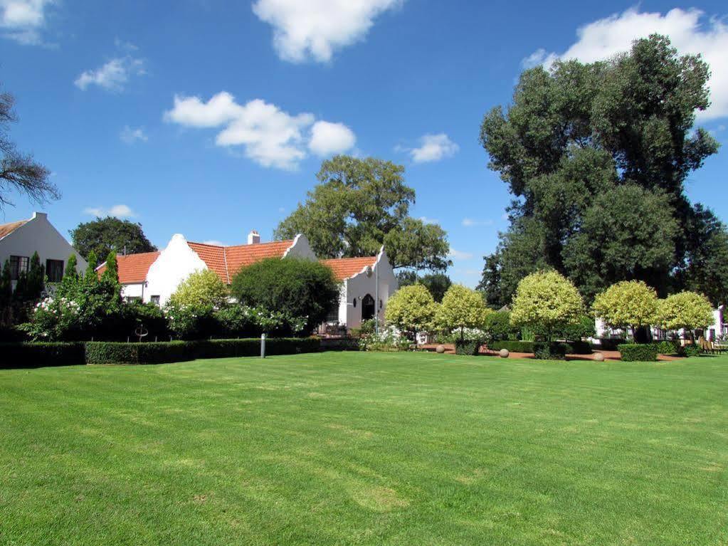River Meadow Manor Centurion Eksteriør billede